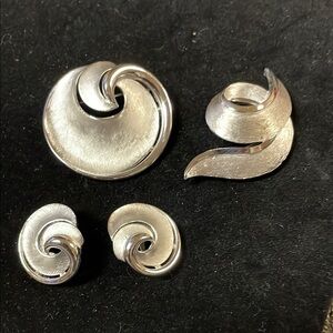 Trifari Vintage Silver Jewelry Set 2 brooches & pair of clip earrings